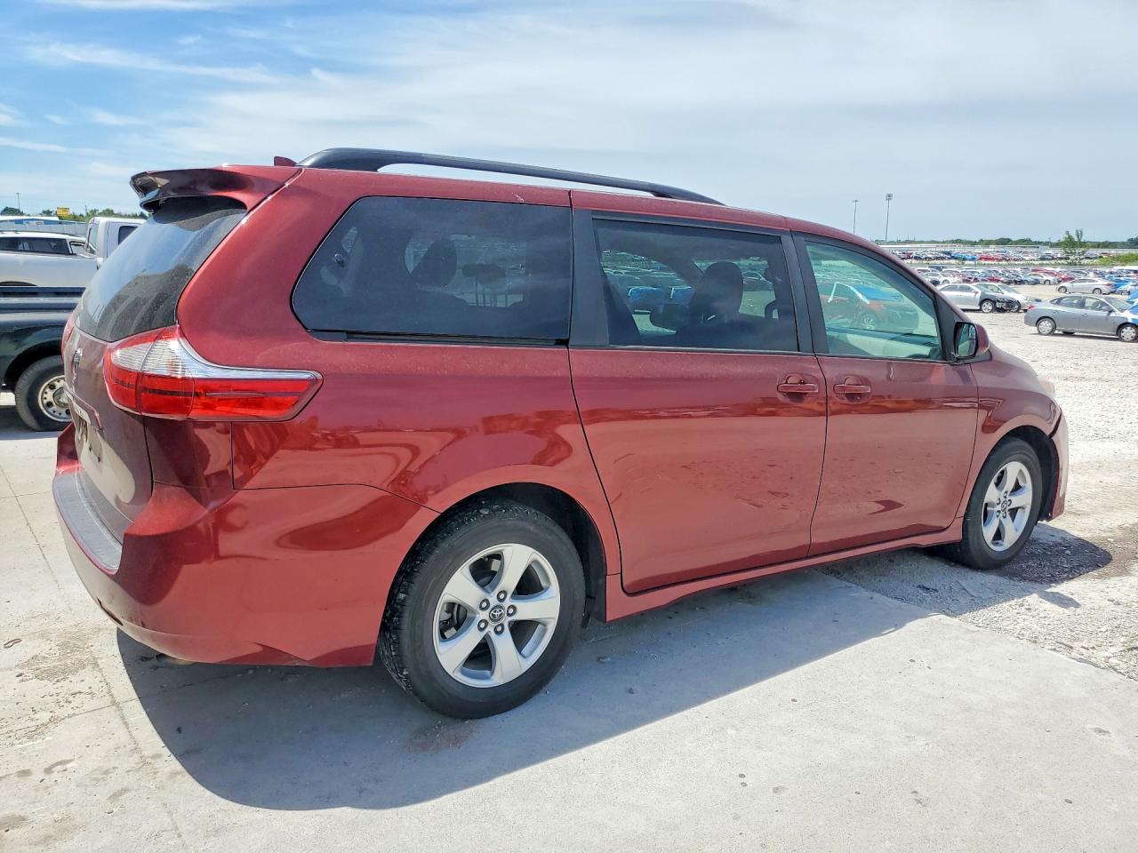 2018 TOYOTA SIENNA