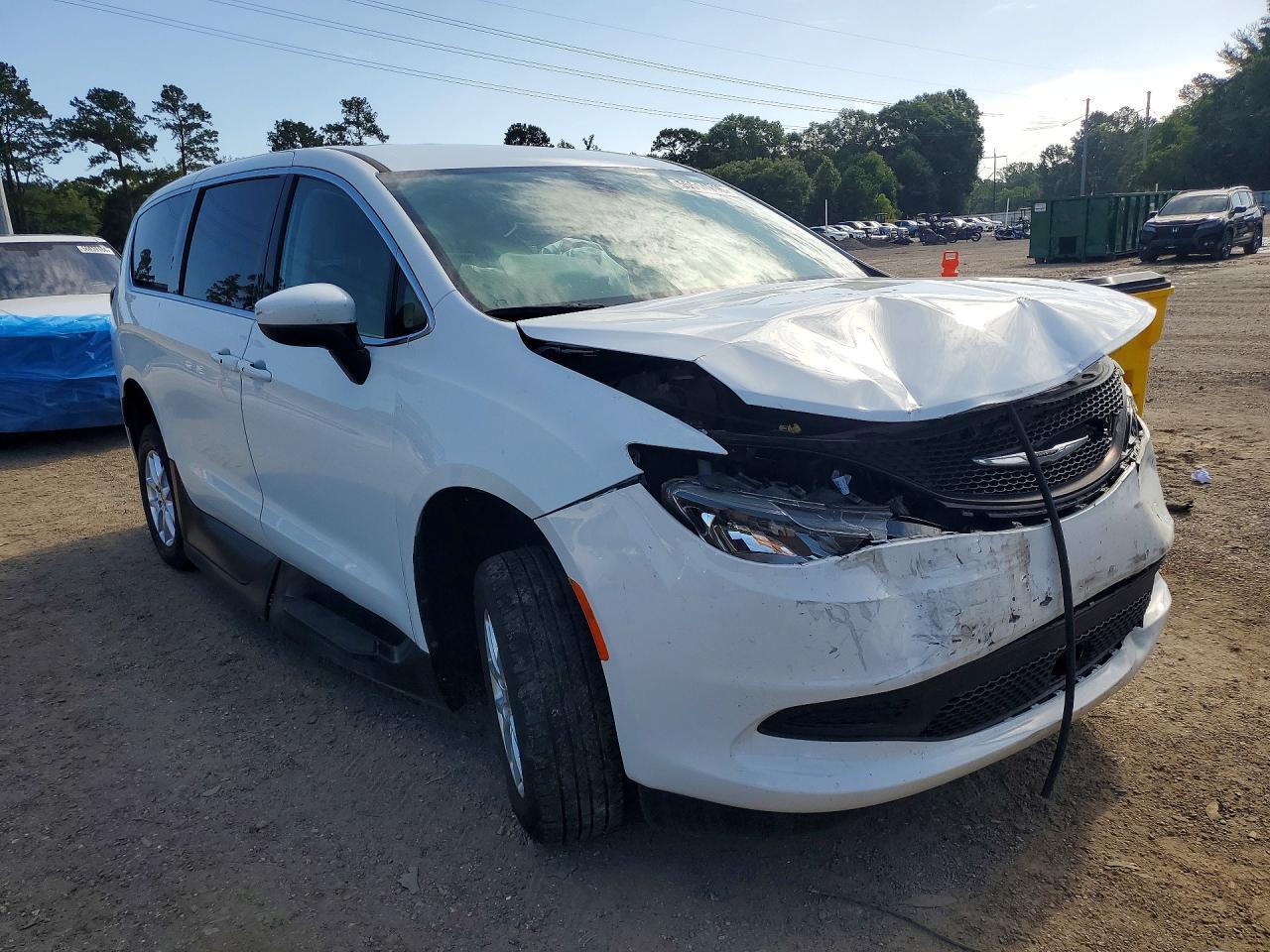 2022 CHRYSLER Voyager