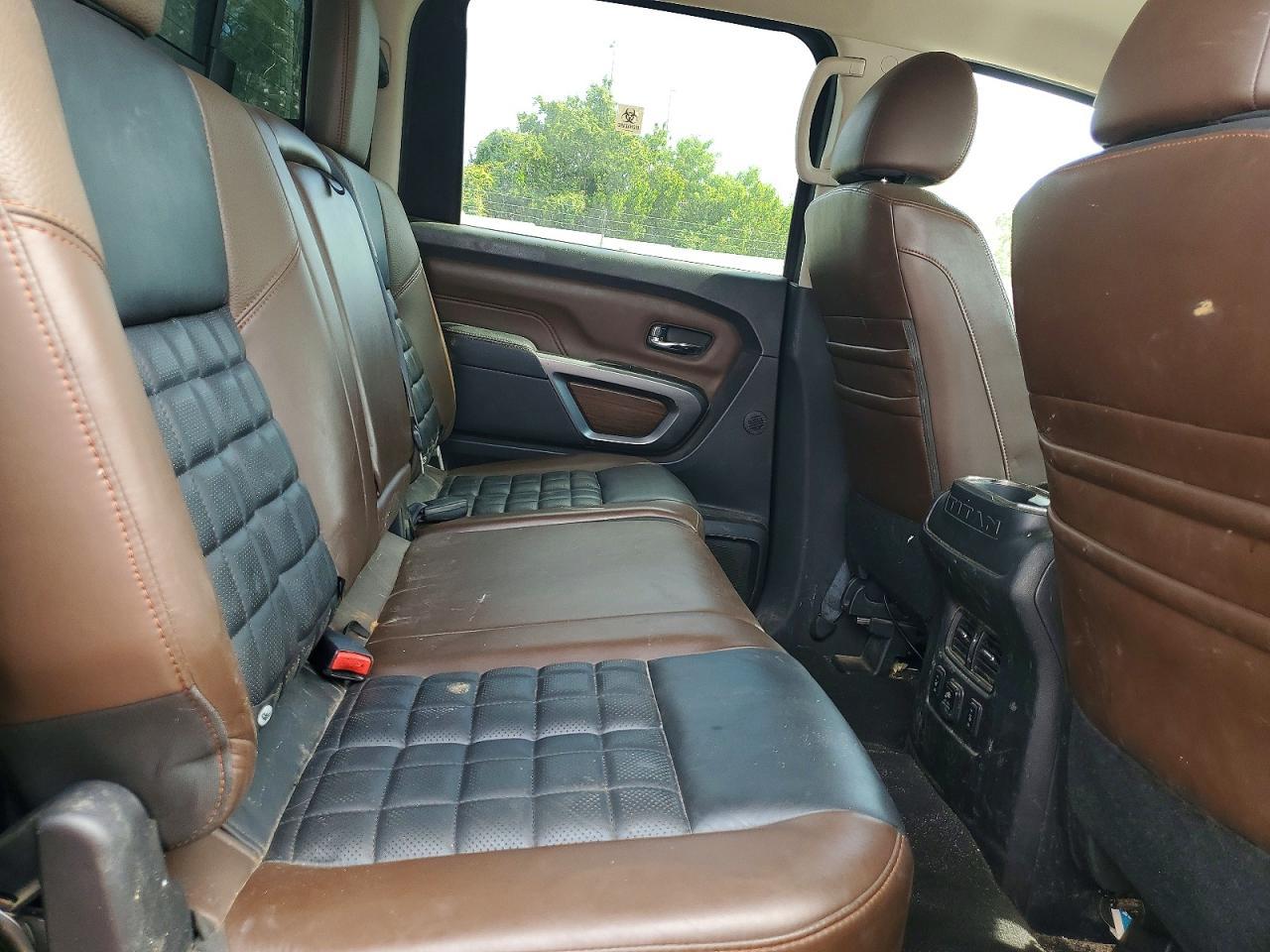 2017 NISSAN Titan