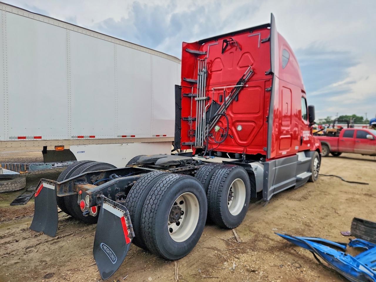 2019 FREIGHTLINER CASCADIA 126