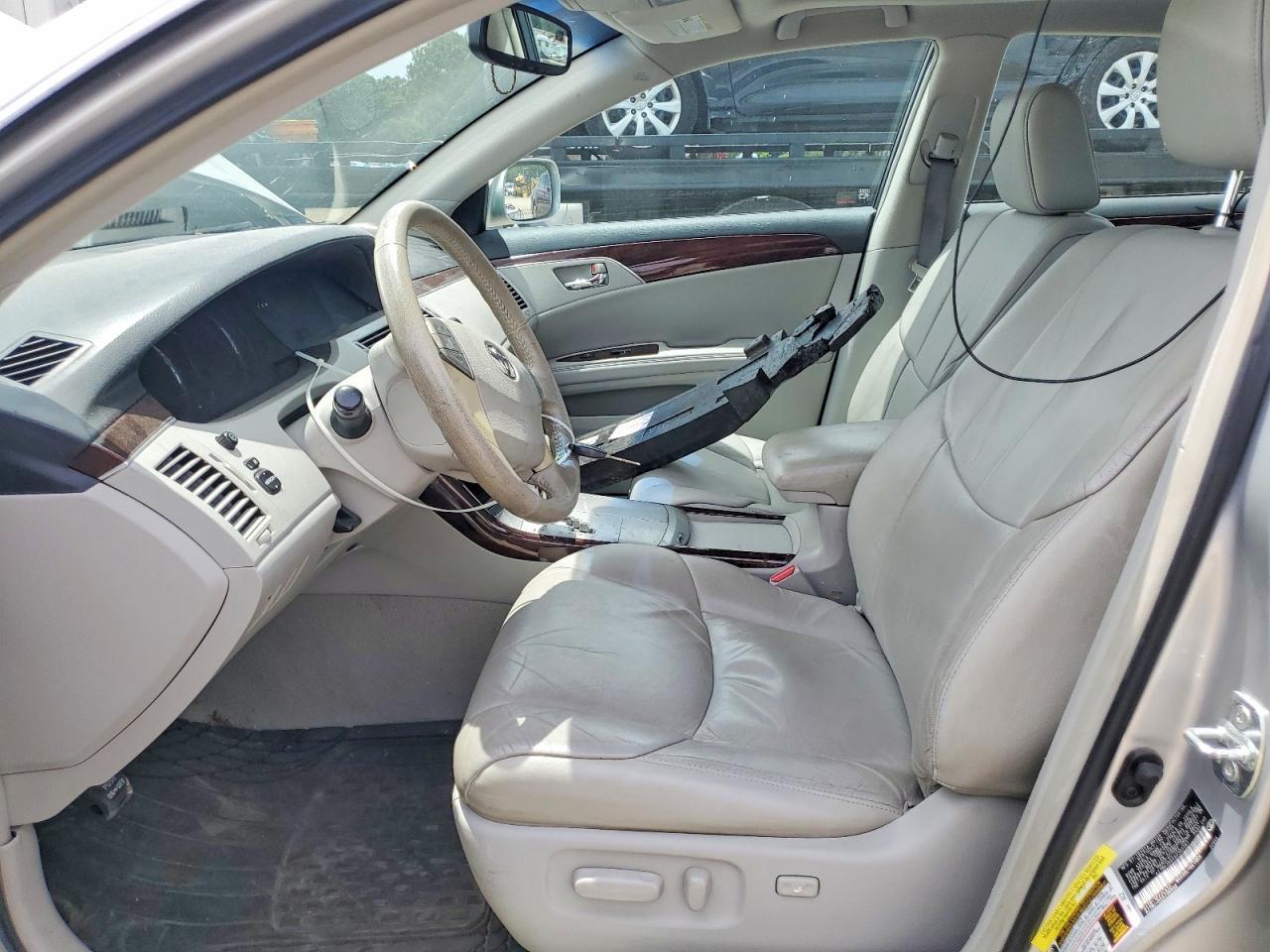 2010 TOYOTA Avalon