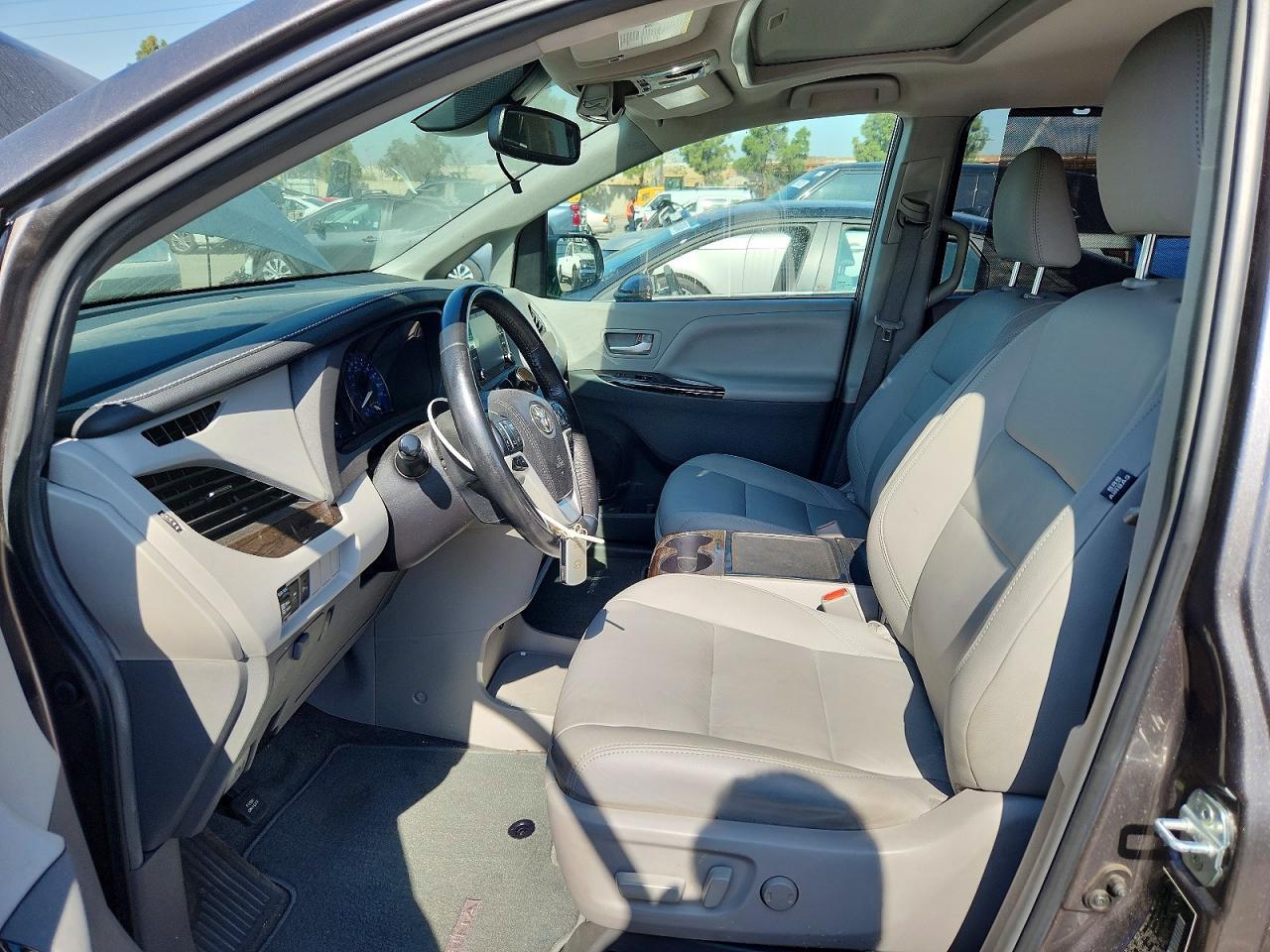 2018 TOYOTA SIENNA