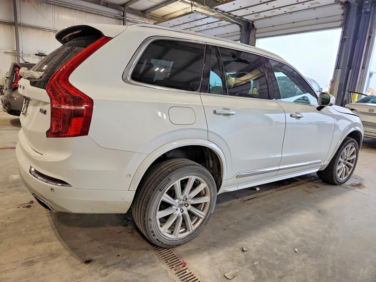 2016 VOLVO XC90