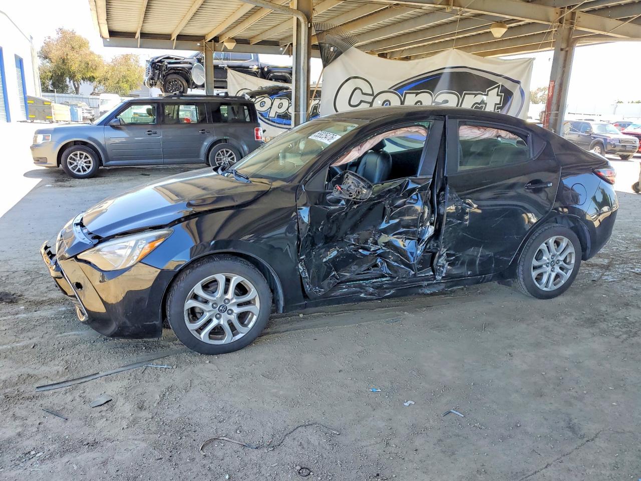 2017 TOYOTA YARIS