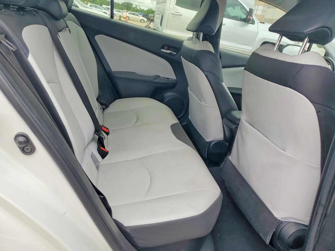 2016 TOYOTA PRIUS