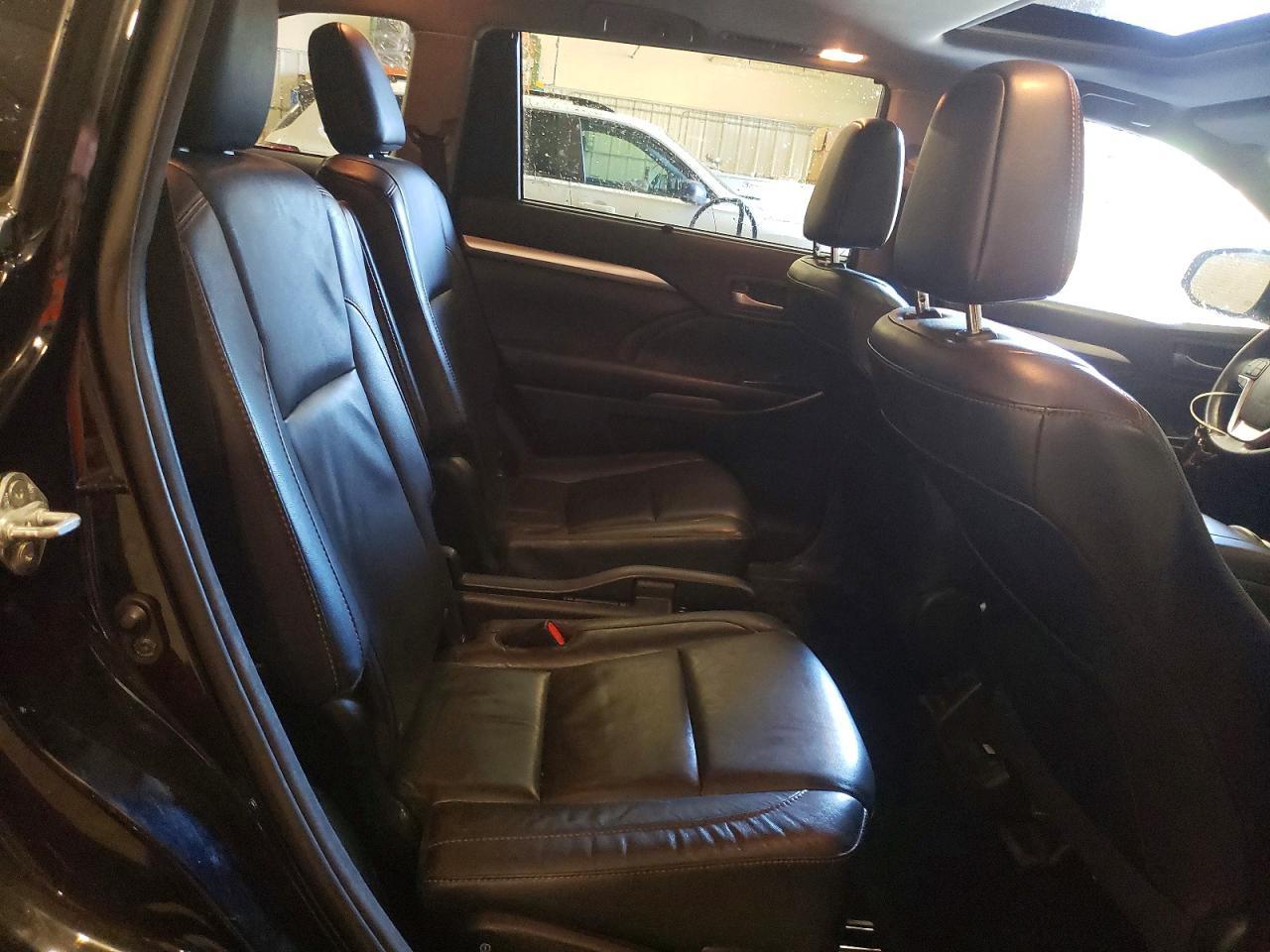 2016 TOYOTA HIGHLANDER