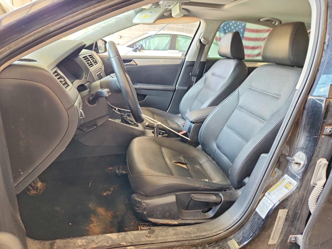 2011 VOLKSWAGEN JETTA