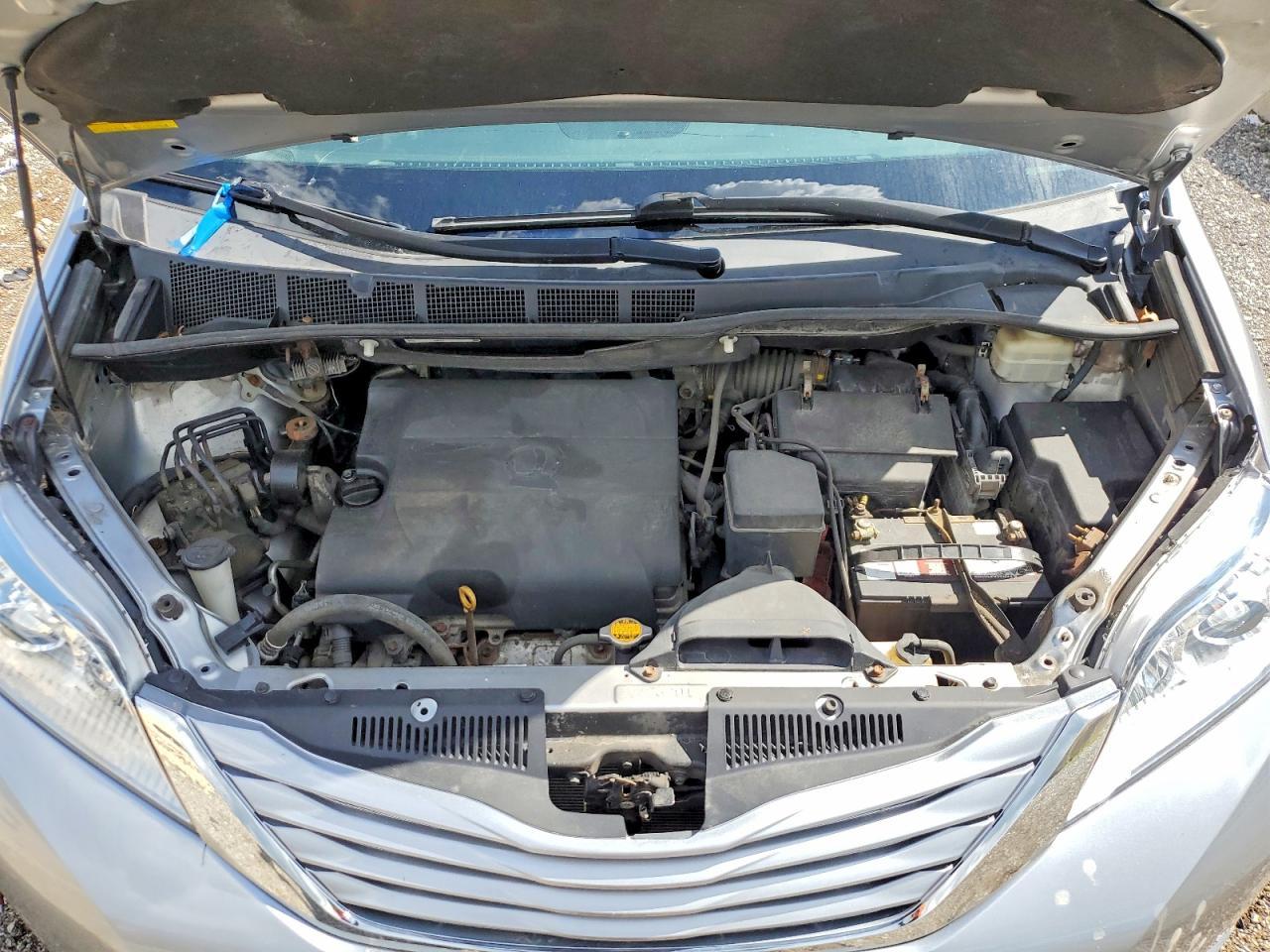 2016 TOYOTA SIENNA