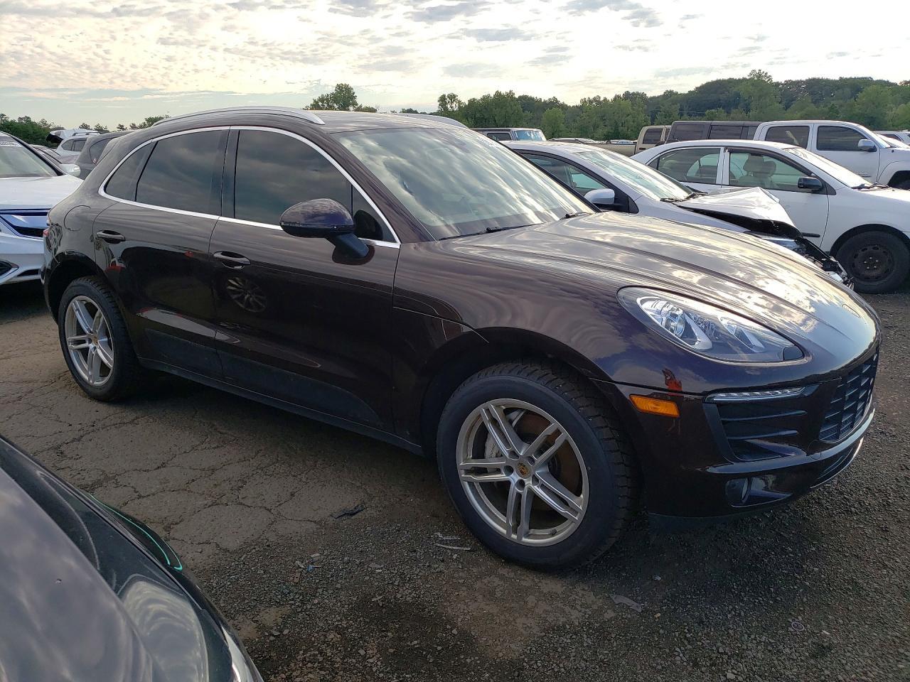 2018 PORSCHE Macan