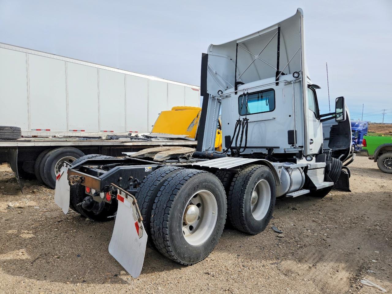2023 KENWORTH T680