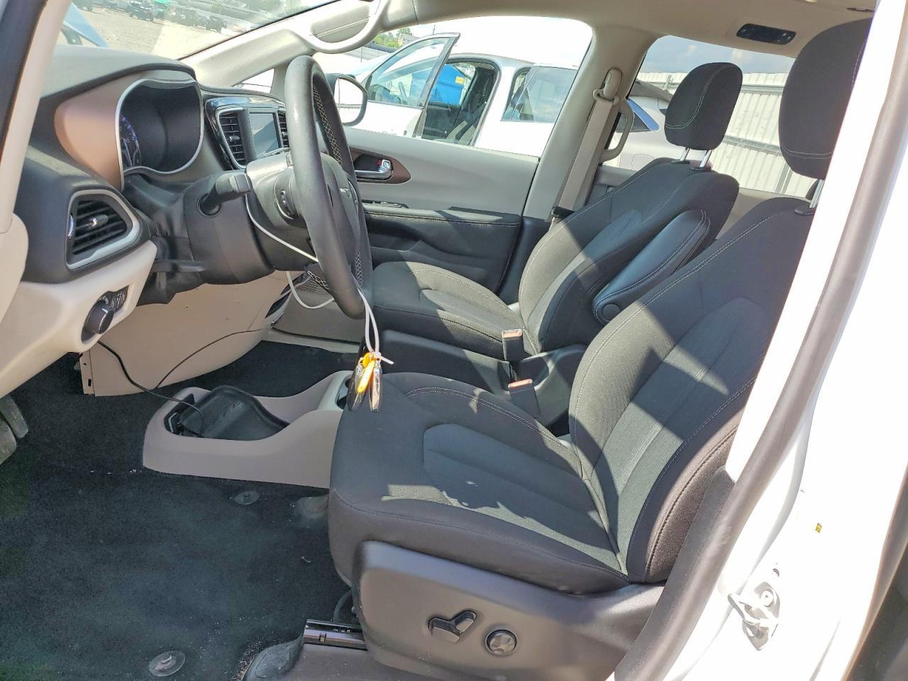 2024 CHRYSLER Voyager
