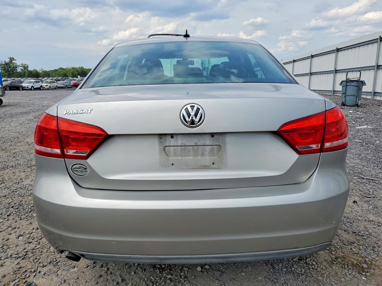 2014 VOLKSWAGEN Passat