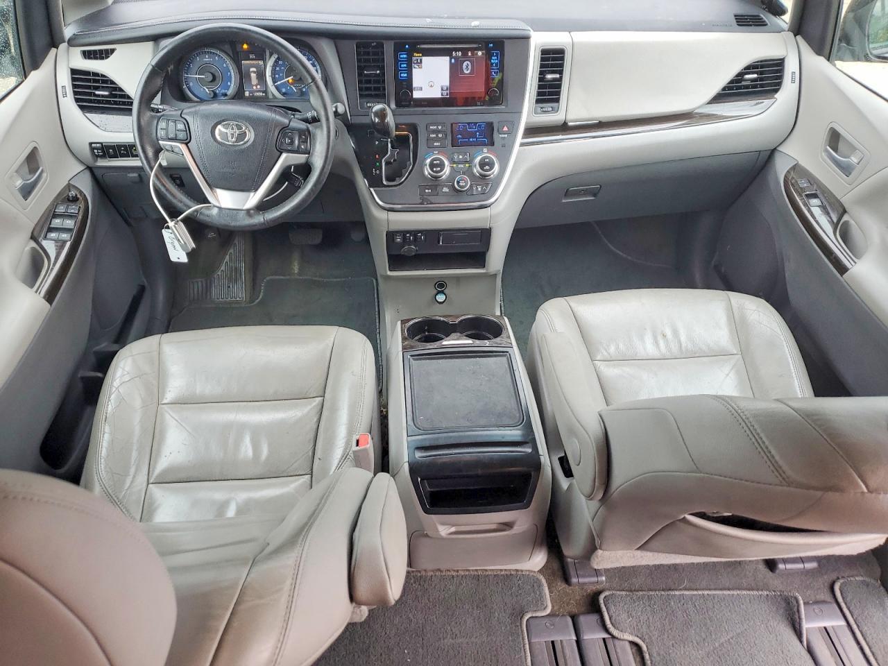 2016 TOYOTA SIENNA