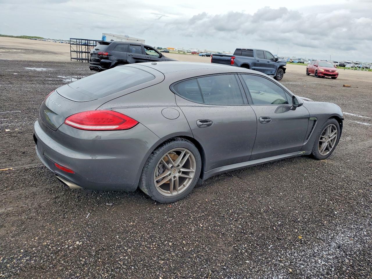 2016 PORSCHE Panamera