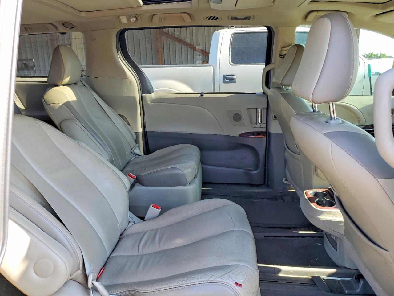 2013 TOYOTA SIENNA