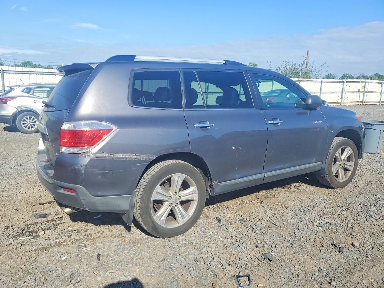 2013 TOYOTA HIGHLANDER