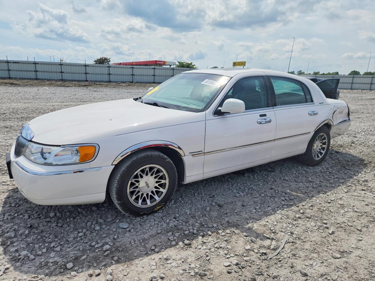2001 LINCOLN Town Car