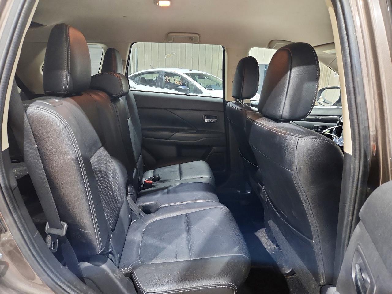 2016 MITSUBISHI outlander