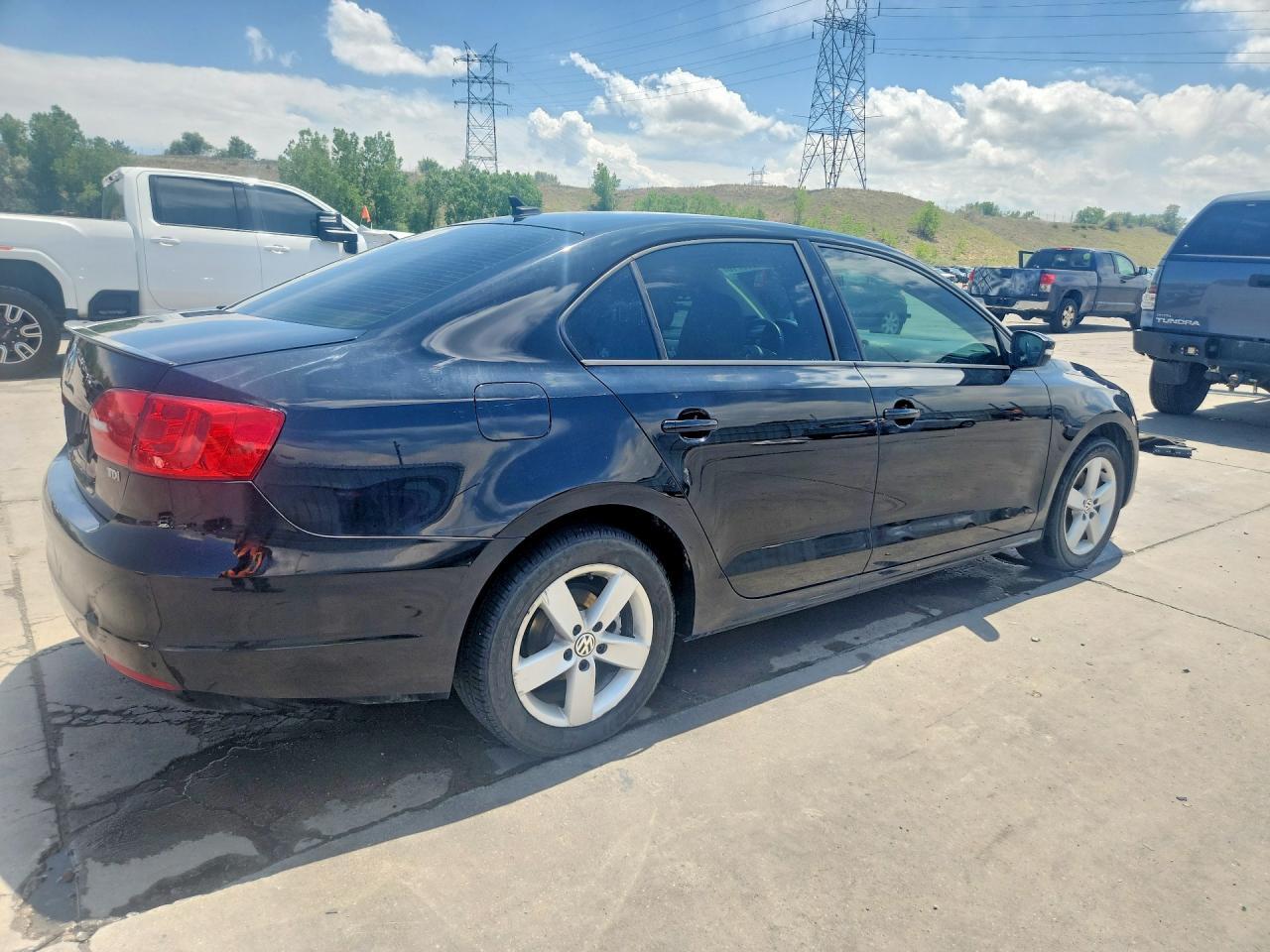 2012 VOLKSWAGEN JETTA
