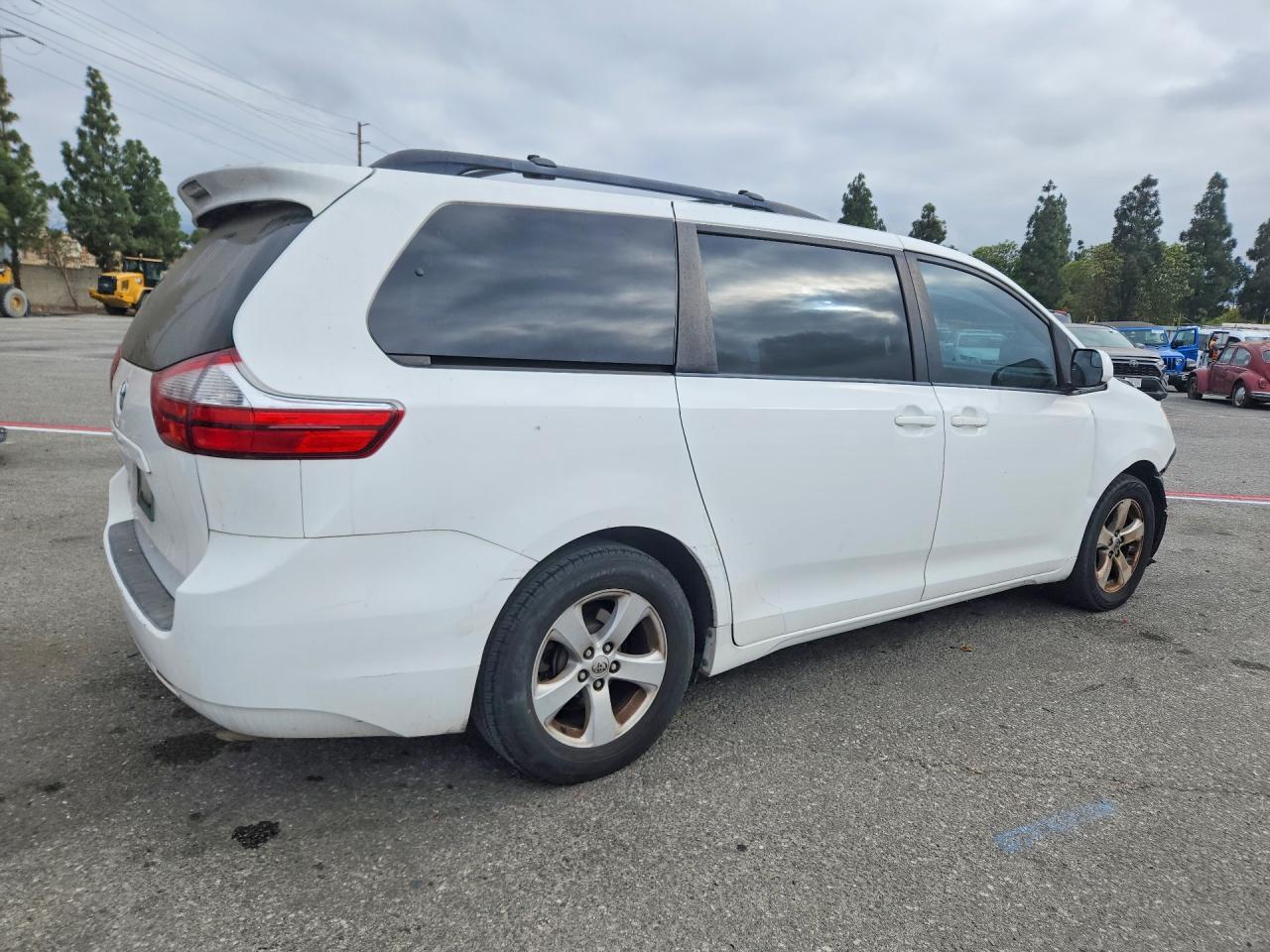 2015 TOYOTA SIENNA