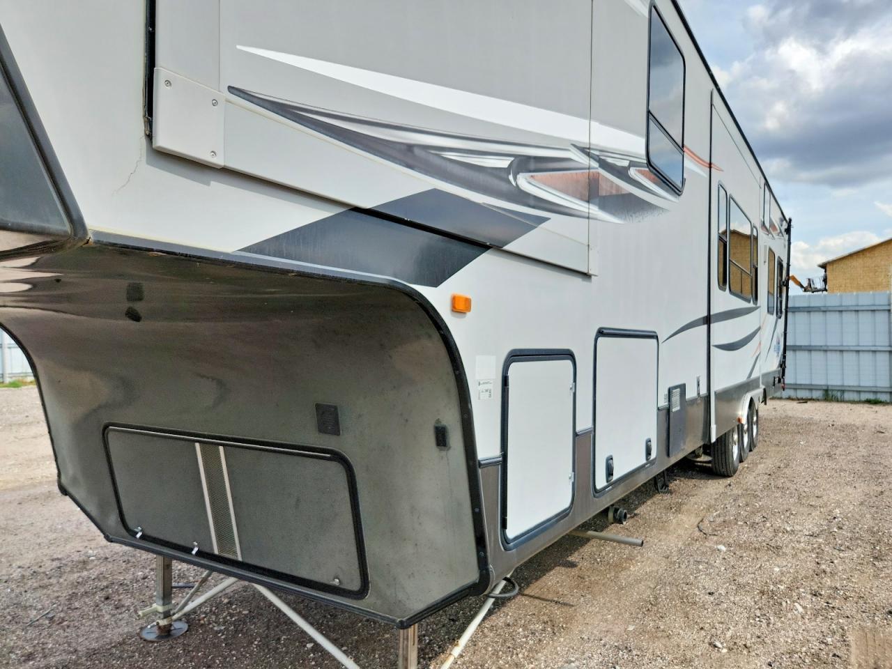 2014 Elevation Recreational Vehicle (rv)