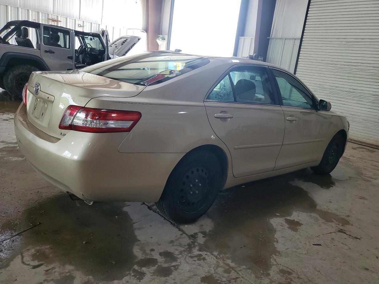 2011 TOYOTA CAMRY