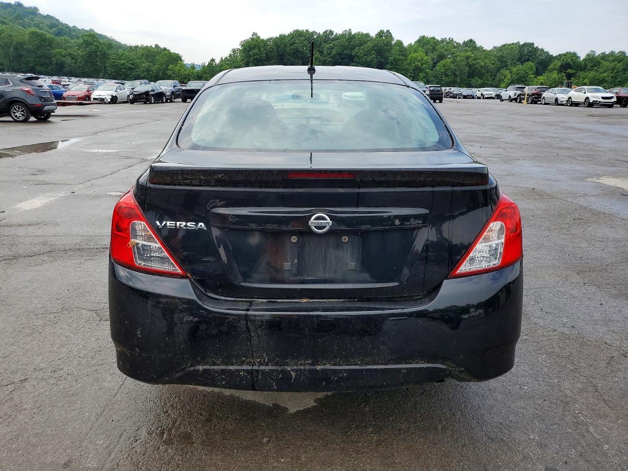 2017 NISSAN VERSA
