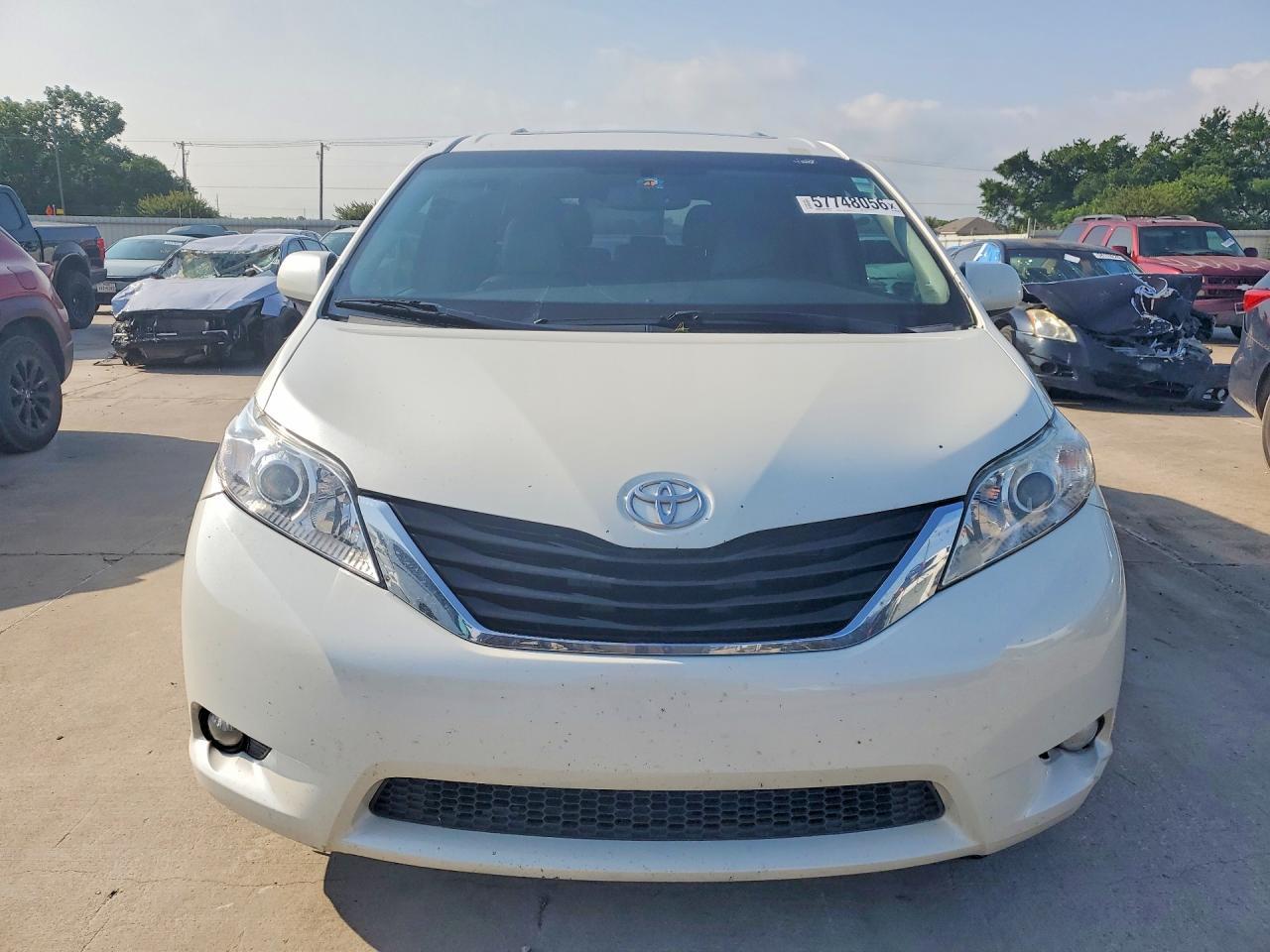 2016 TOYOTA SIENNA