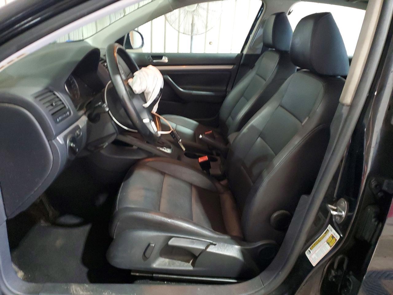2010 VOLKSWAGEN JETTA