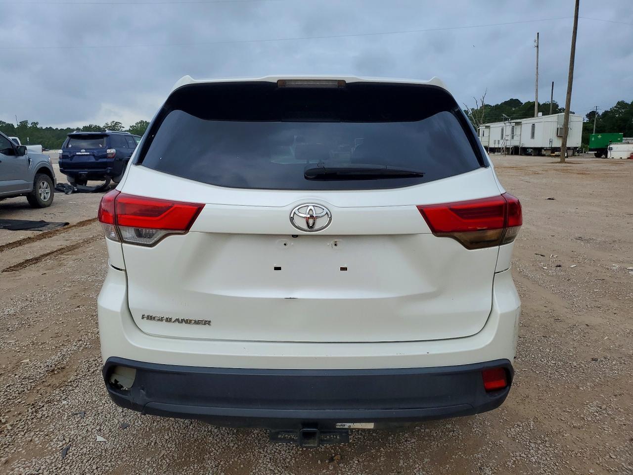 2017 TOYOTA HIGHLANDER