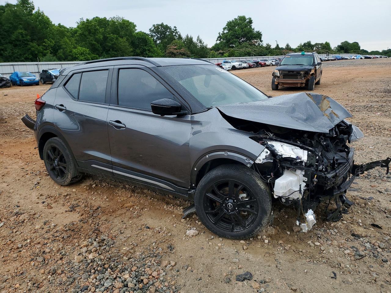 2024 NISSAN KICKS