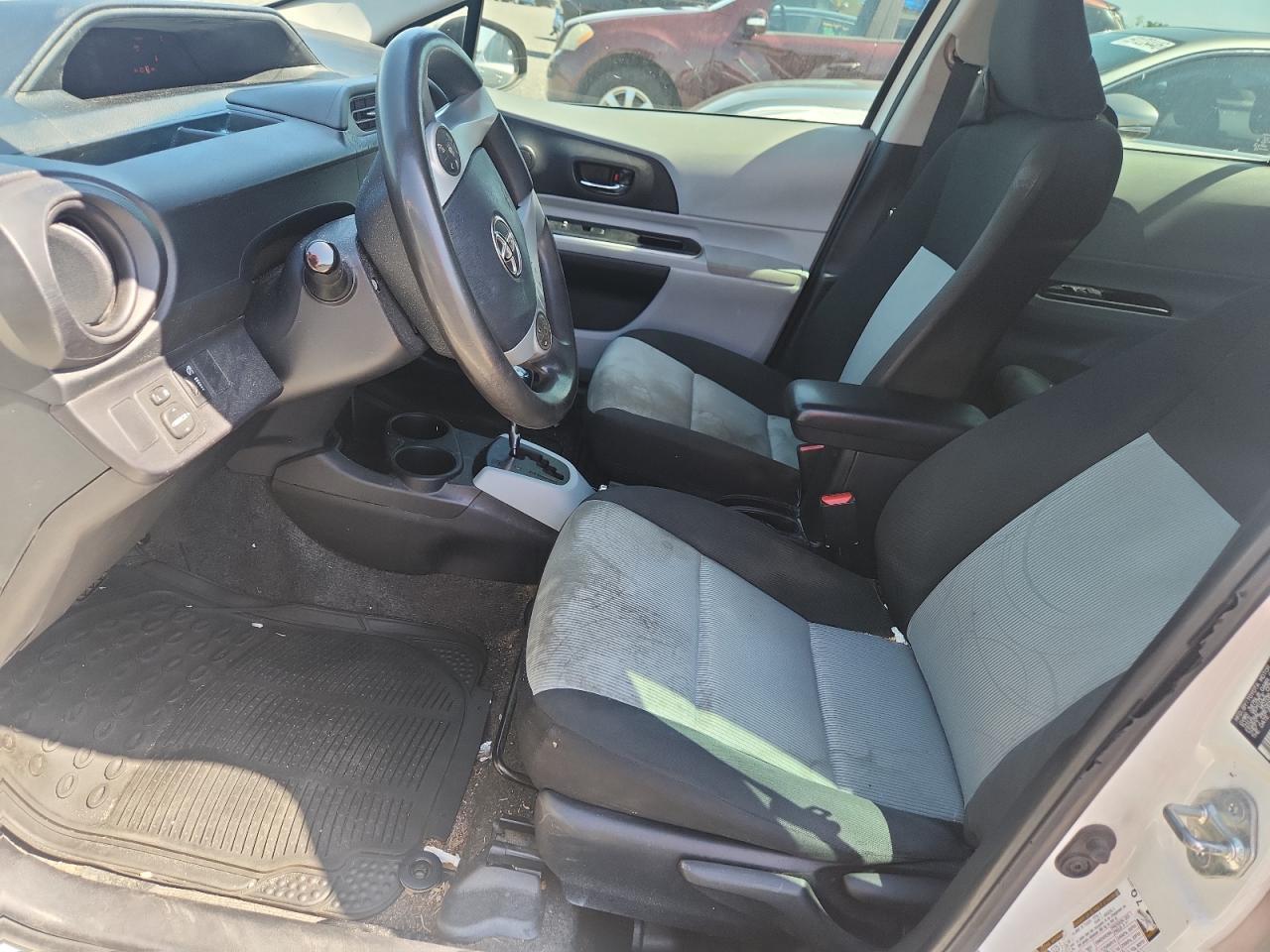 2014 TOYOTA Prius c