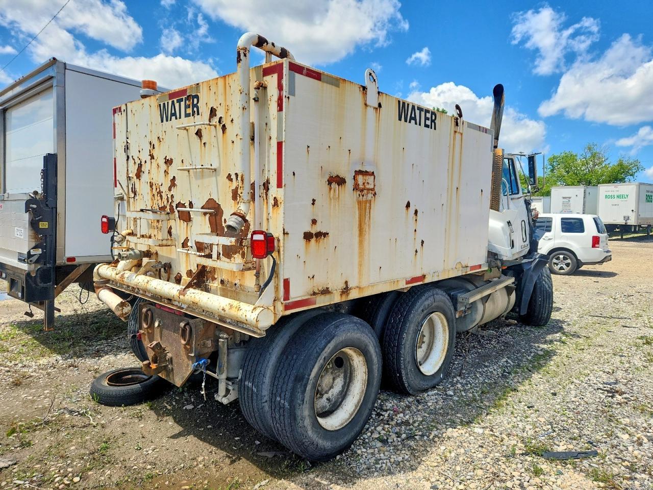 2000 MACK 600 Rd600