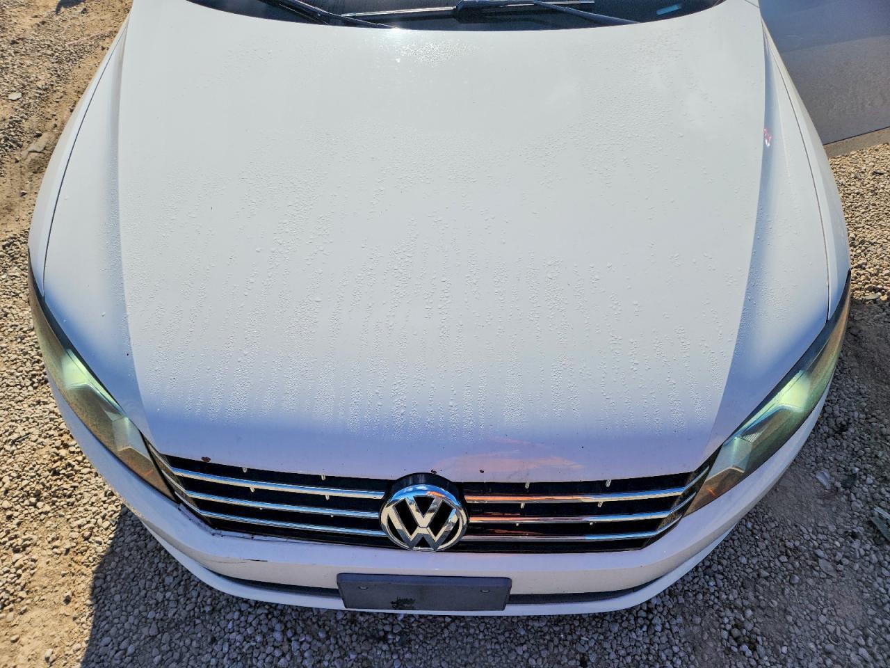2012 VOLKSWAGEN Passat
