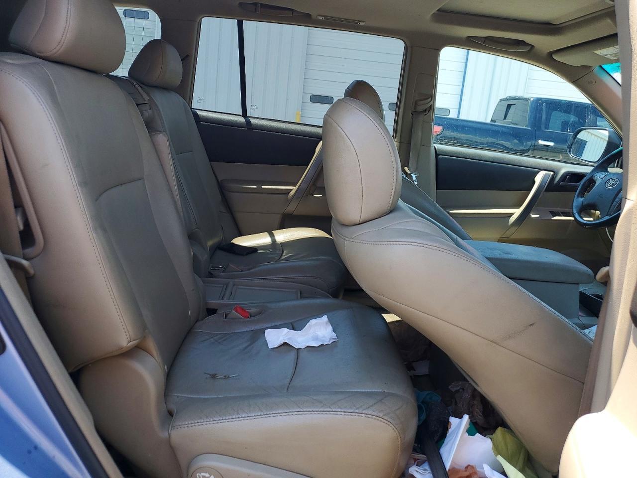 2010 TOYOTA HIGHLANDER