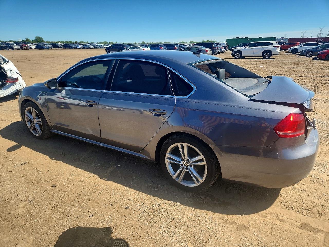 2012 VOLKSWAGEN Passat