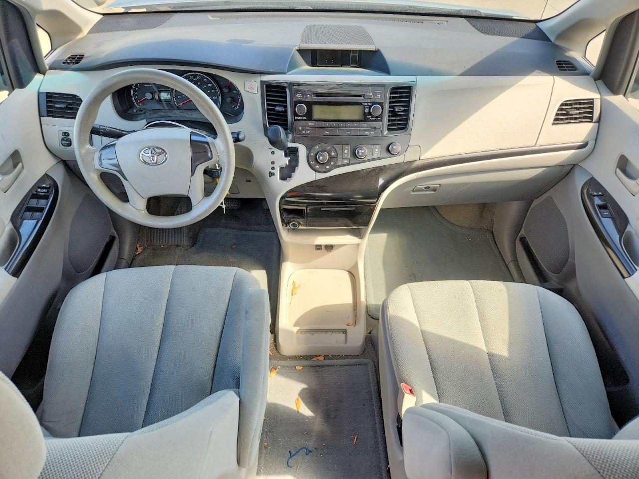 2014 TOYOTA SIENNA