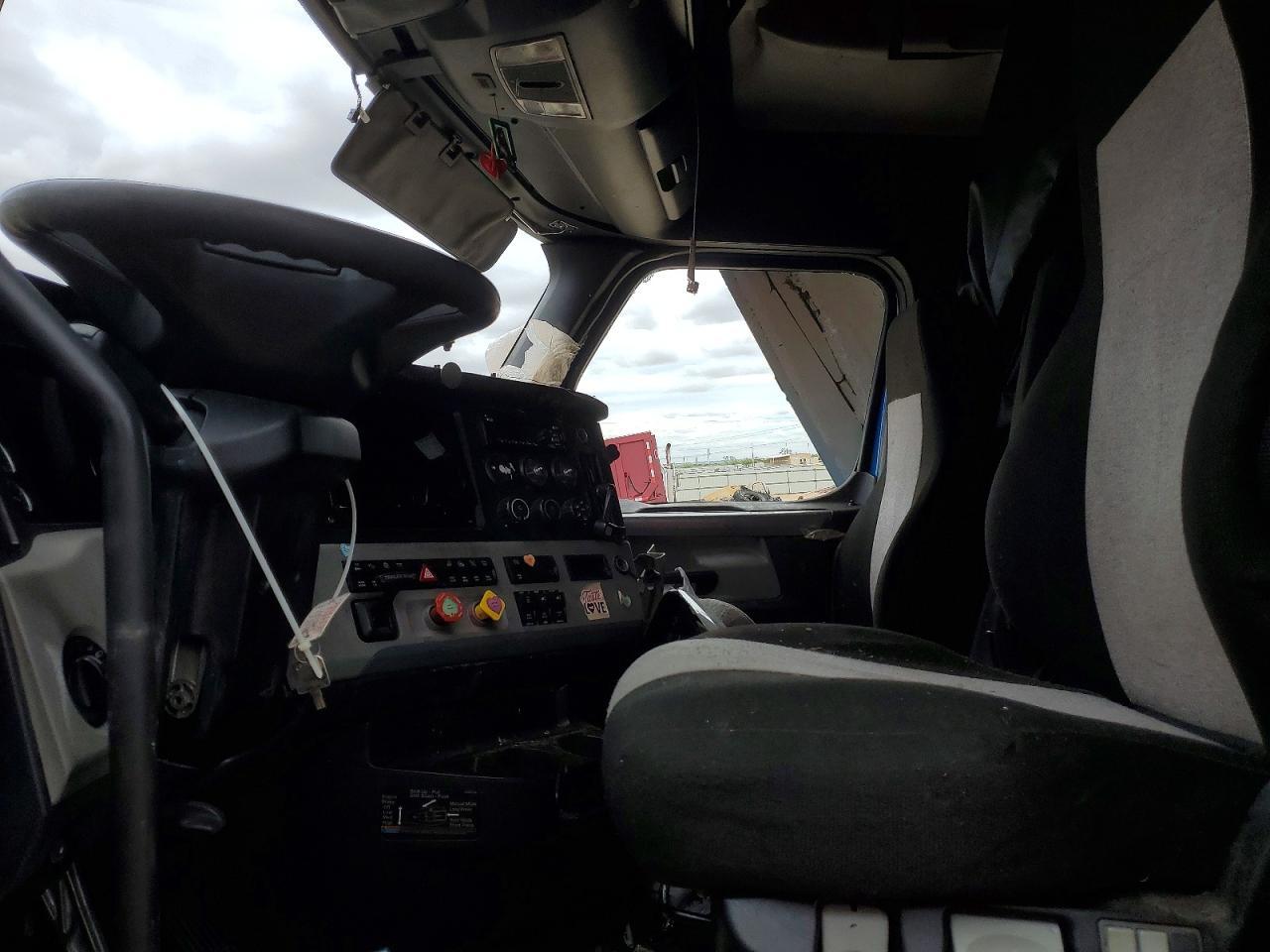 2020 FREIGHTLINER CASCADIA 126