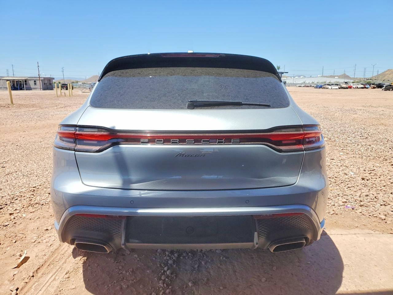 2025 PORSCHE Macan
