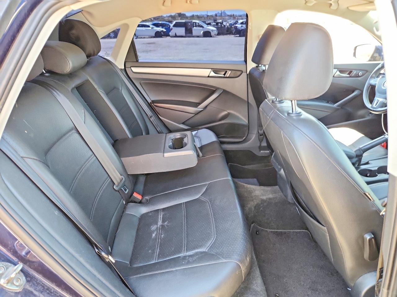2015 VOLKSWAGEN Passat
