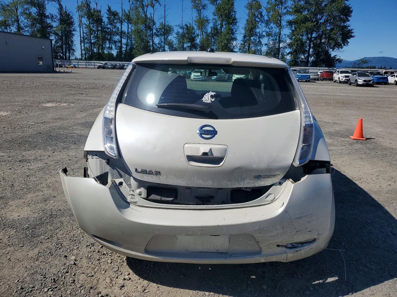 2016 NISSAN LEAF