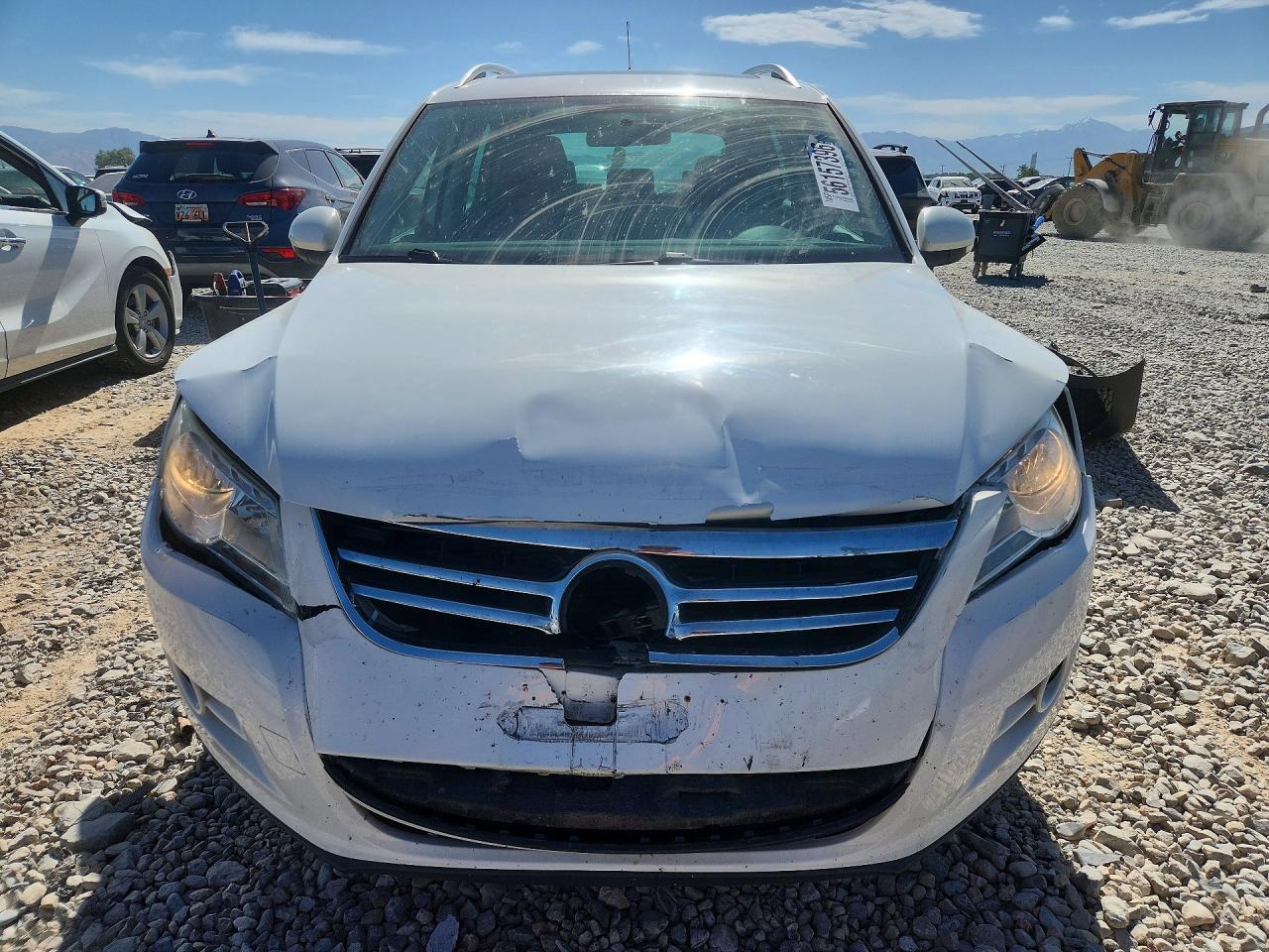 2011 VOLKSWAGEN TIGUAN
