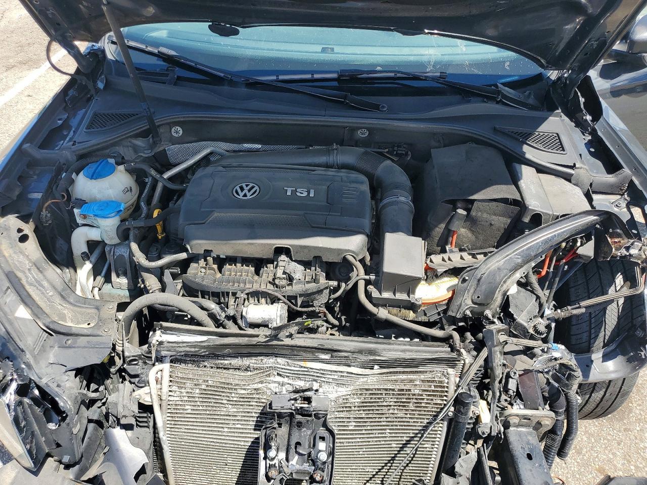 2017 VOLKSWAGEN Passat