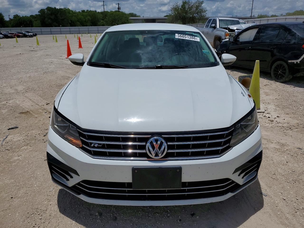 2016 VOLKSWAGEN Passat