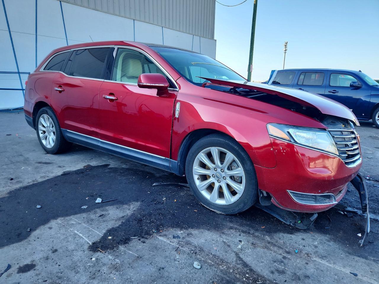 2017 LINCOLN MKT