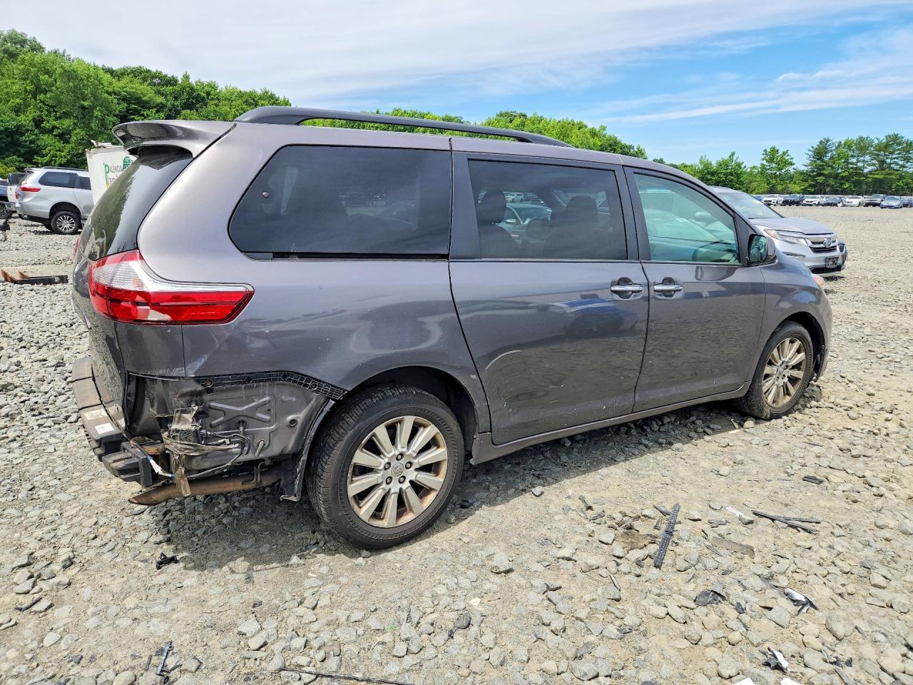 2015 TOYOTA SIENNA