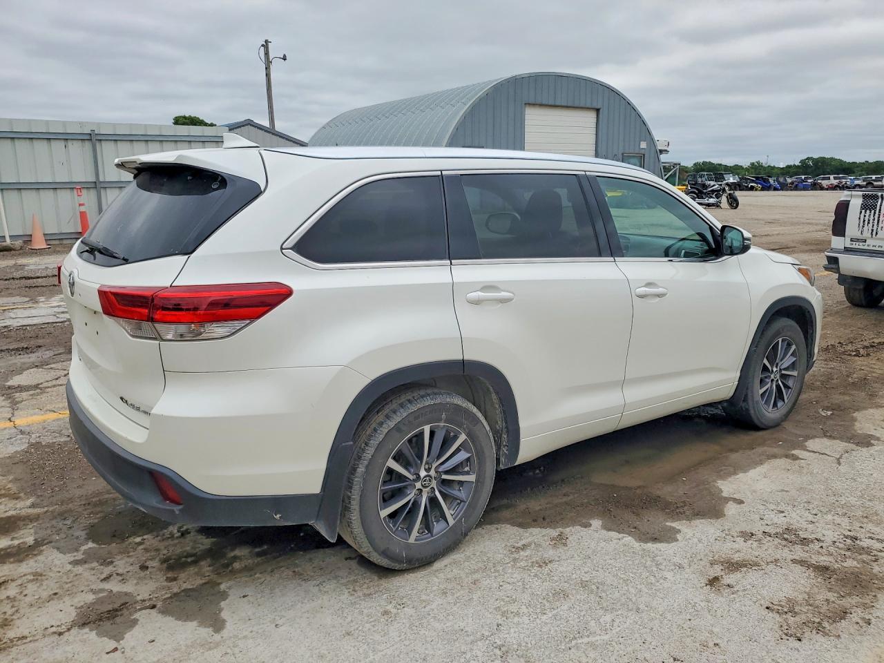 2017 TOYOTA HIGHLANDER