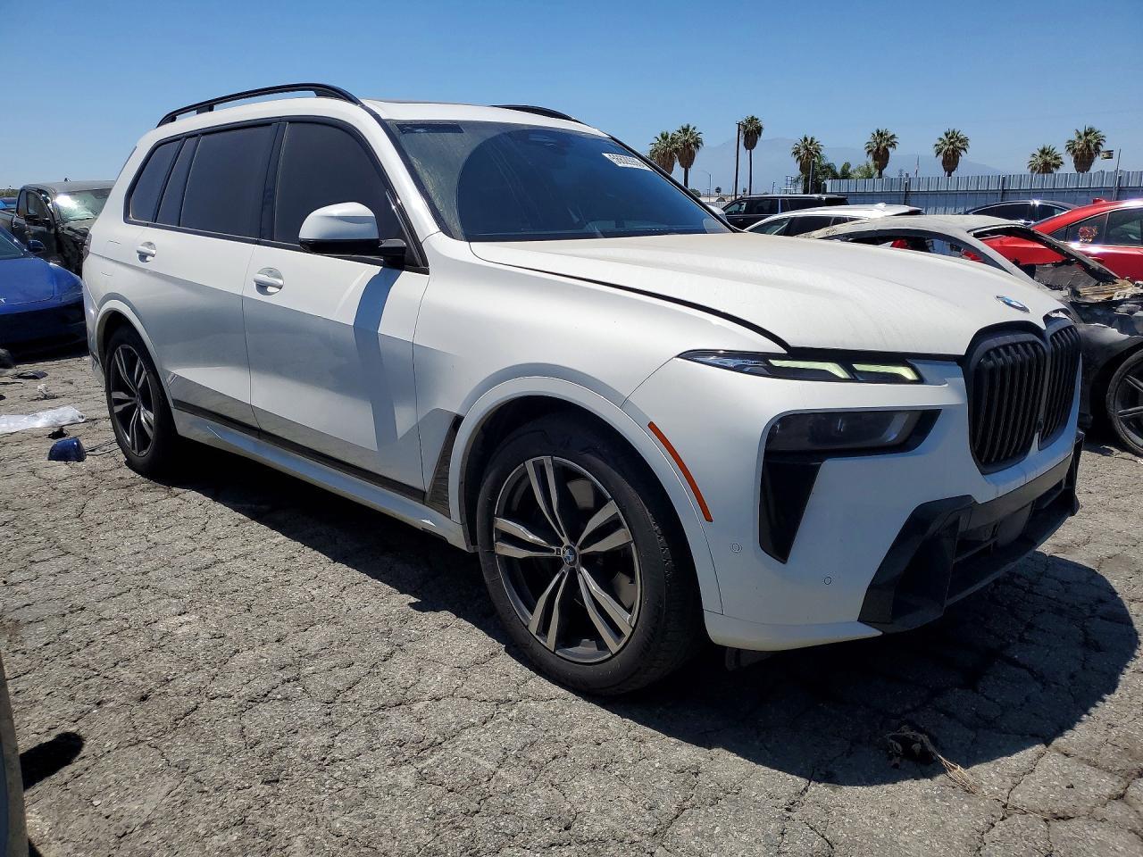 2023 BMW X7