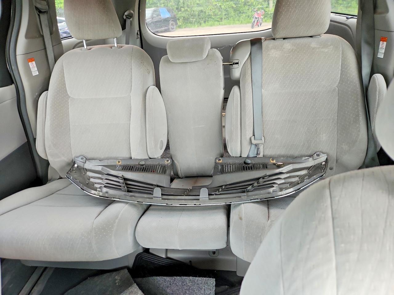 2016 TOYOTA SIENNA