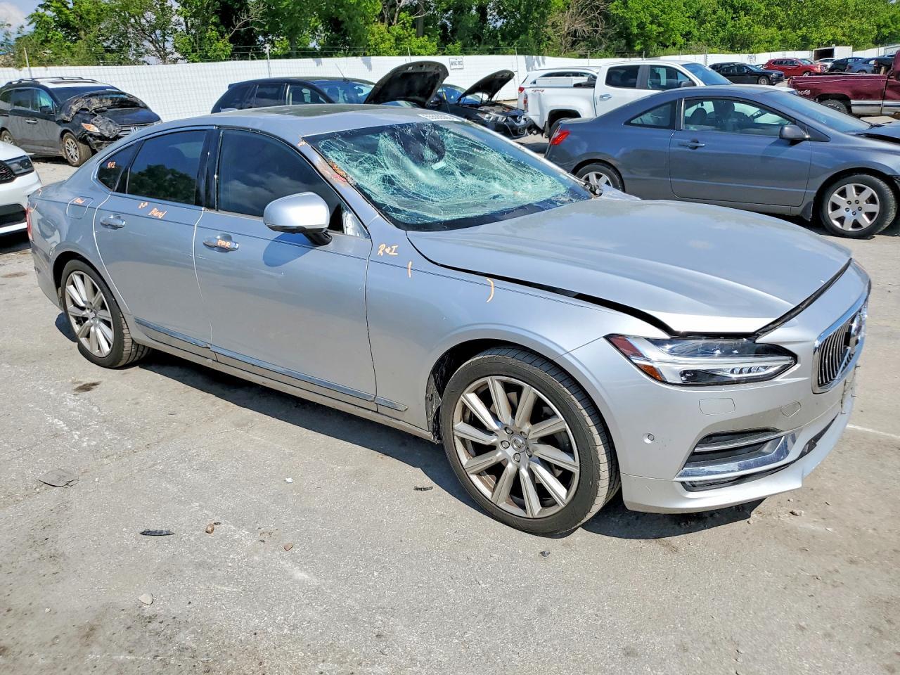 2017 VOLVO S90
